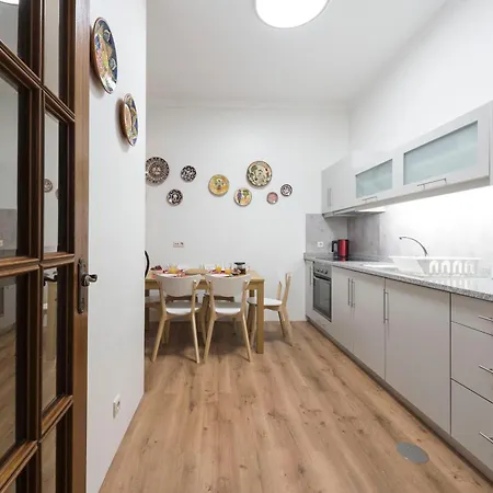 Vakantiehuis Lovelystay - Heritage Collection House With 4bedrooms Porto