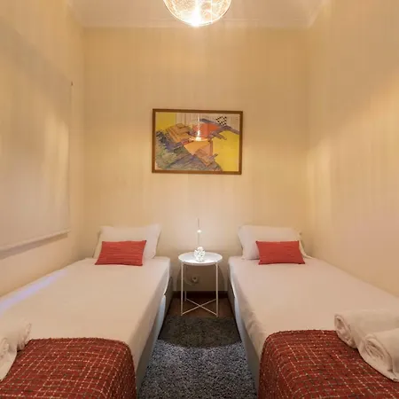 Vakantiehuis Lovelystay - Heritage Collection House With 4bedrooms